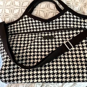 Vera Bradley travel bag, in houndstooth tooth